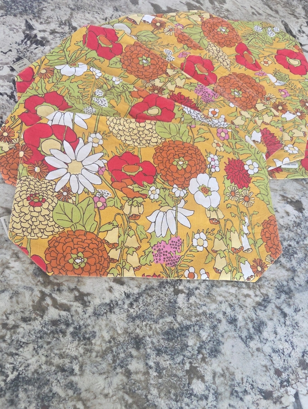 Pottery Barn Yellow Cotton Fabric Placematts with Floral Accent (6)